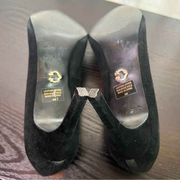 C Wonder, Black Suede Classic Pumps with Jewel Accent Size: 8 Med. #88 box - Picture 7 of 7